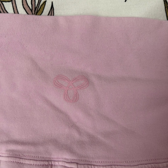 Aritzia TNA atmosphere 7 inch short -size L - Picture 3 of 4